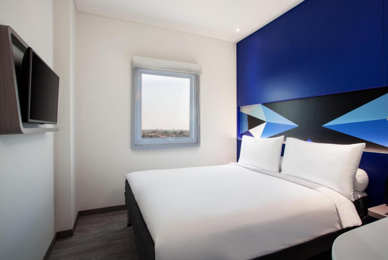 Md 7 Hotel Cirebon Eksteriør billede