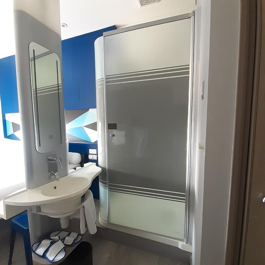Md 7 Hotel Cirebon Eksteriør billede