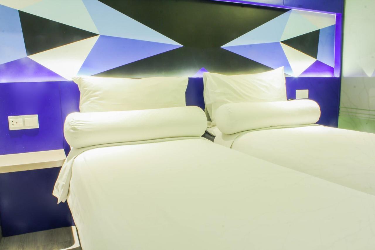 Md 7 Hotel Cirebon Eksteriør billede